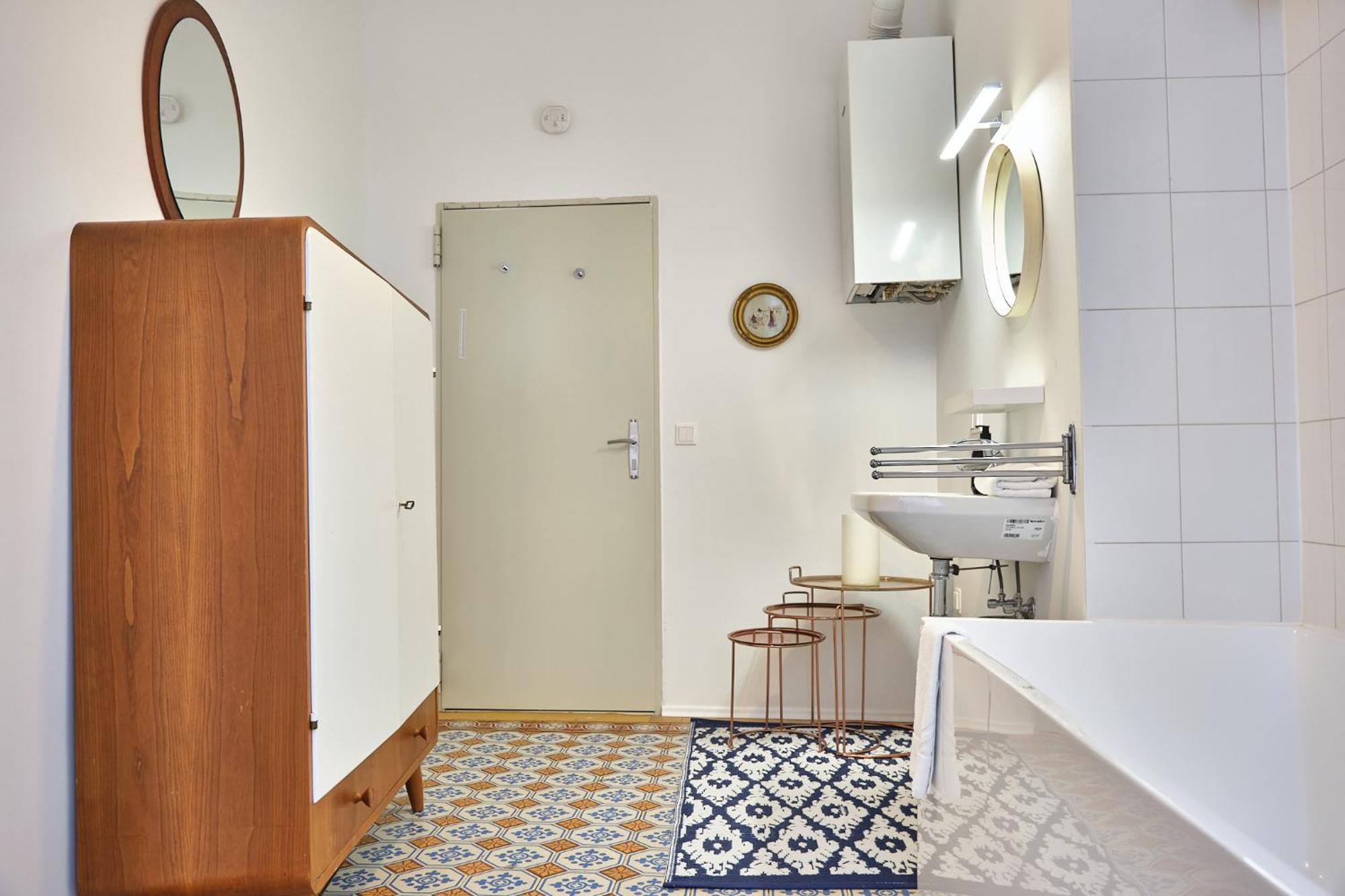 Slow Living I Schoenbrunn Und Park Naehe I Penzing Bahnhof