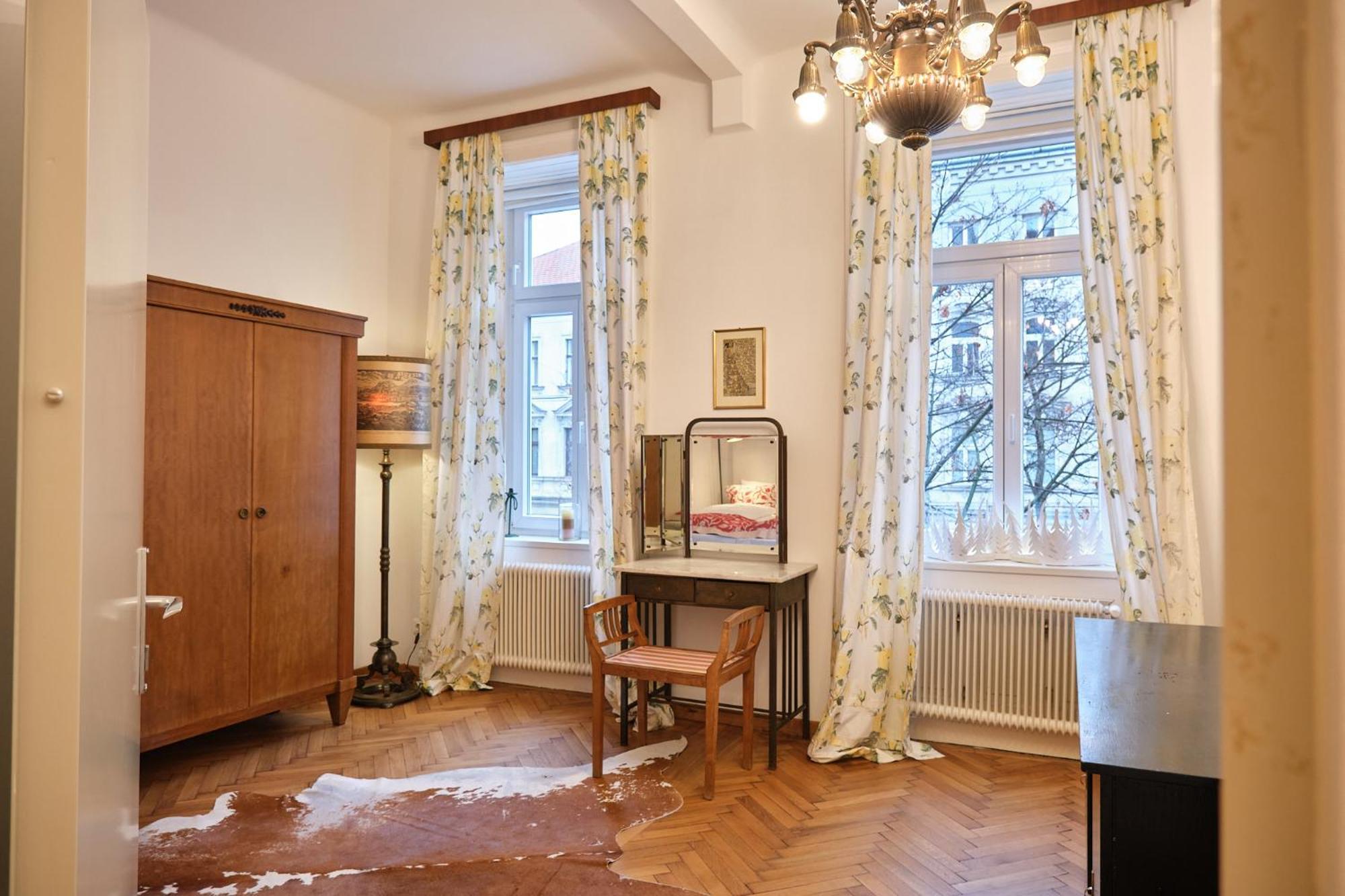 Slow Living I Schoenbrunn Und Park Naehe I Penzing Bahnhof * Wien