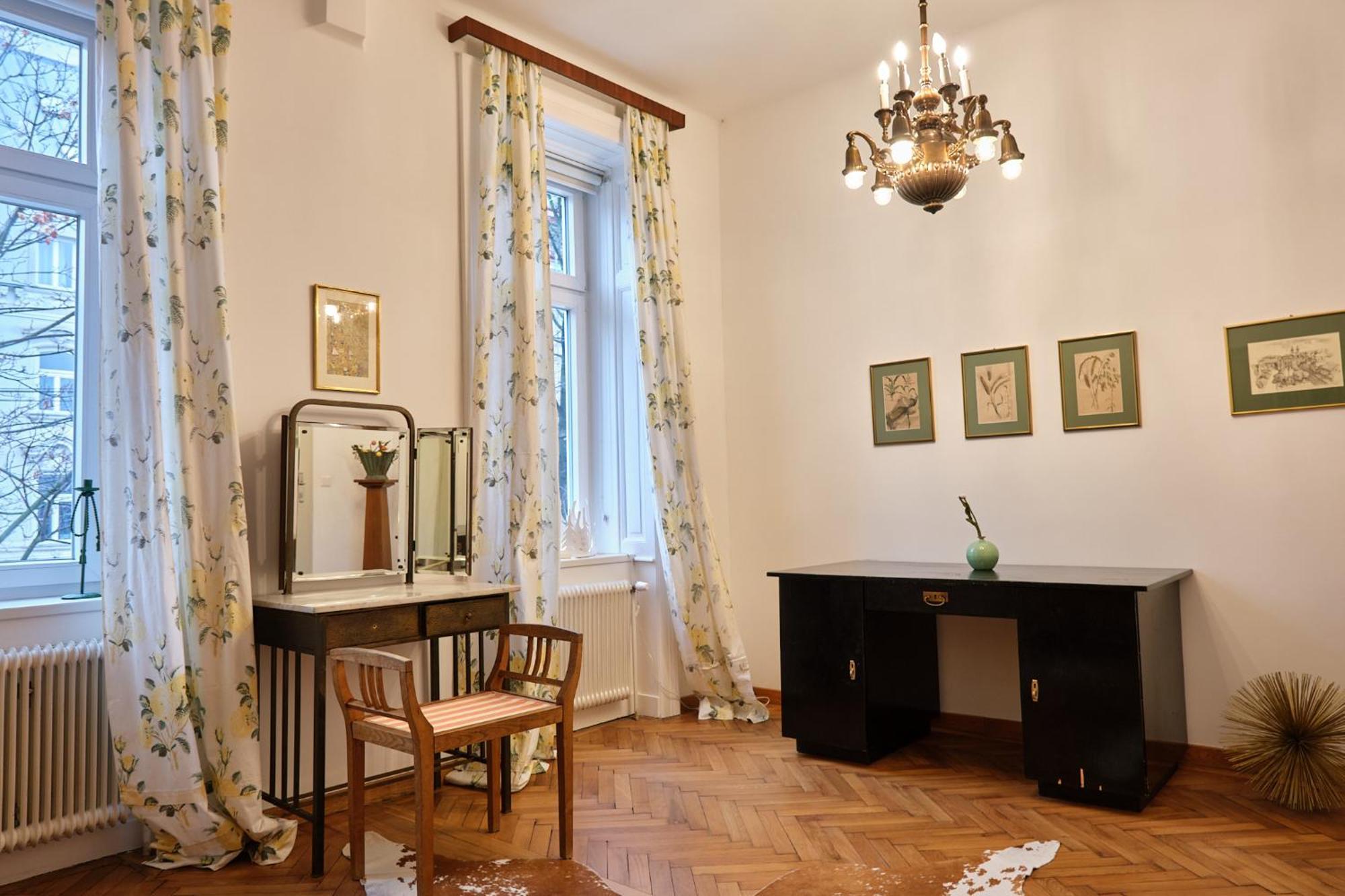 Slow Living I Schoenbrunn Und Park Naehe I Penzing Bahnhof